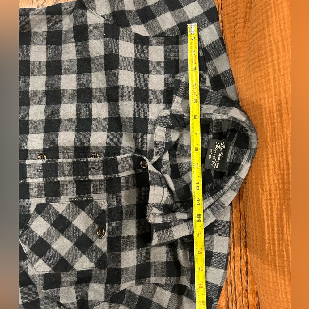 Vermont Flannel Co. Black and Gray Plaid Men's Casual Button Down Shirt - Picture 6 of 7